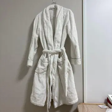 화이트 목욕 가운 가운