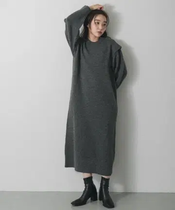 SENSE OF PLACE 숄더턱 니트 원피스 미사용 새상품