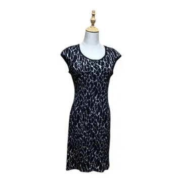 레오파드 무늬 반팔 무릎 기장 원피스