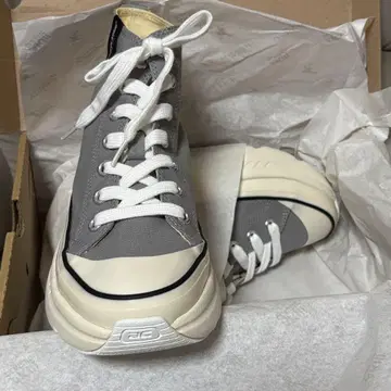 AKIII CLASSIC 그레이 하이컷 스니커즈