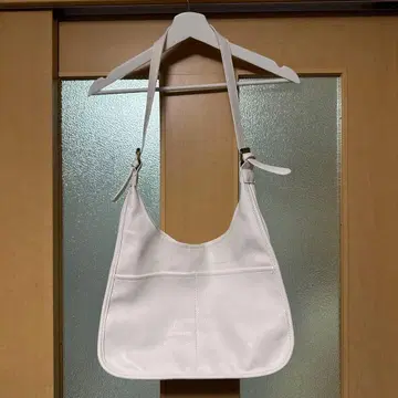 한국에서 구매한 숄더백 화이트