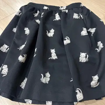 프랑슈리페 고양이 무늬 스커트 블랙