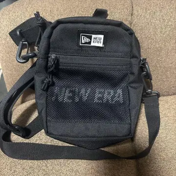 NEW ERA 블랙 숄더백