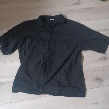 블랙 자수 반팔 셔츠 XL