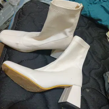 화이트 부츠