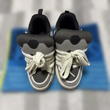 그레이 메쉬 가죽 스니커즈