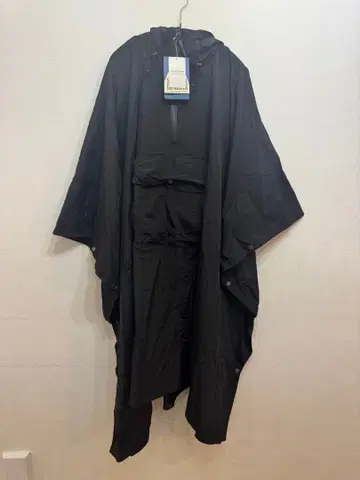 SIERRA DESIGNS 블랙 판초 택 포함