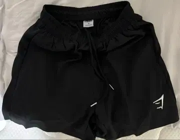 GYMSHARK 블랙 숏팬츠 M 사이즈