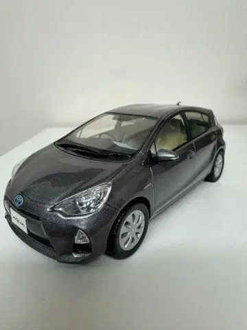 도요타 아쿠아 컬러 샘플