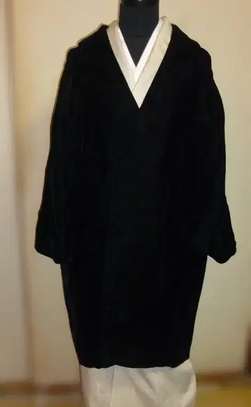 블랙 벨벳 기모노 코트