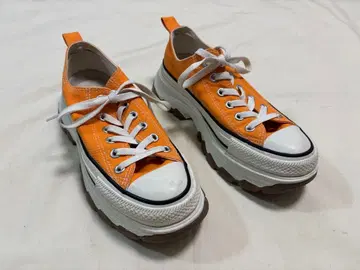 CONVERSE 통굽 오렌지 스니커즈 사이즈 24cm