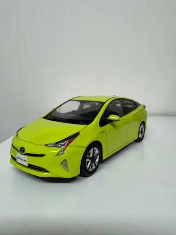 도요타 프리우스 컬러 샘플 레어