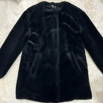 trf ZARA 블랙 인조 모피 롱 코트 버튼 포함