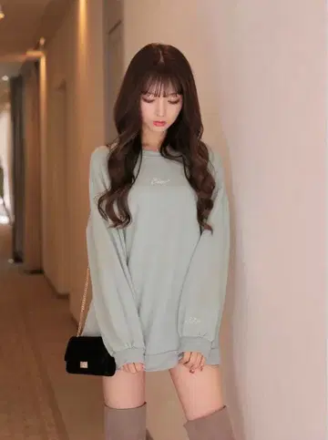 새상품급 m.me.eme 엠미엠 로고 맨투맨 그린 터콰이즈 블루