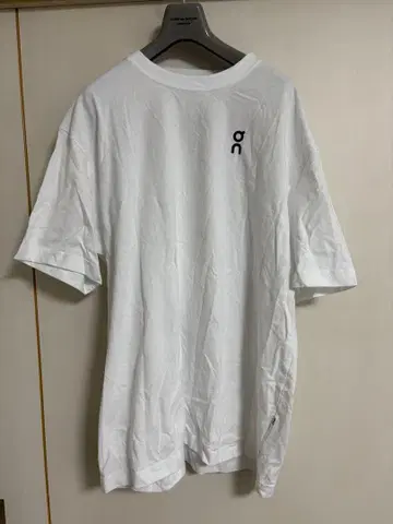 [새상품 가격 인하] on 화이트 T셔츠 L ON COURT