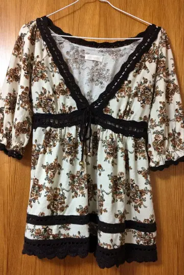 LIZ LISA 꽃무늬 레이스업 레이스 오부 소매 튜닉