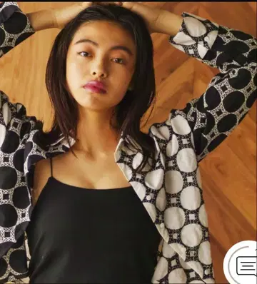 이번 시즌 완판 RADIATE 시프리 자수 셔츠