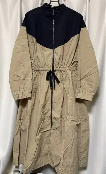 베이지 블랙 바이컬러 트렌치코트