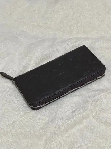 블랙 가죽 엠보싱 장지갑