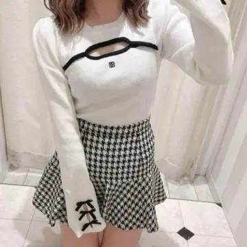 evelyn 로고 리본 슬릿 니트 화이트