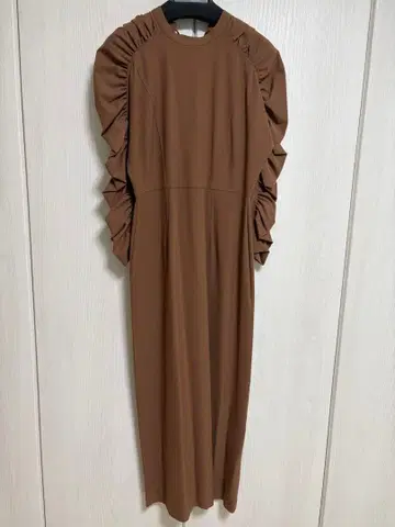 ICHIE 스트로베리 필드 프릴 소매 브라운 롱 원피스