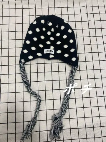 AEAE 도트 무늬 니트 모자 귀도리 포함 블랙/화이트