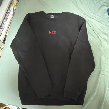 NEE 도피행 맨투맨 L