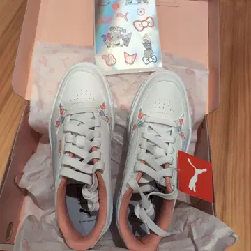 PUMA 헬로키티 콜라보 스니커즈