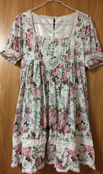 LIZ LISA 꽃무늬 퍼프 슬리브 원피스