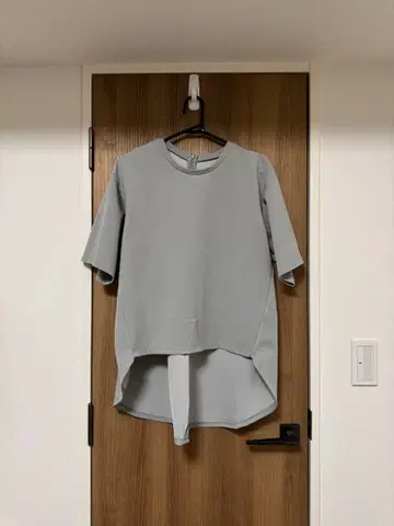 [ rim.ark ] 백 볼륨 R-넥 컷 탑스