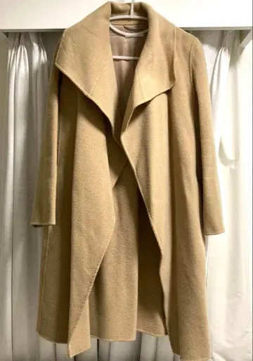 베이지 울 코트 다이앤 폰 파스텐버그