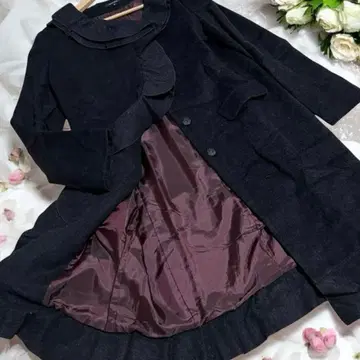 프릴이 달린 다크 그레이 롱 코트