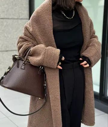 엠마 테일러 본딩 보아 코트 모카