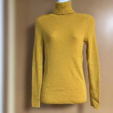 유니클로 하이넥 울 리브 니트