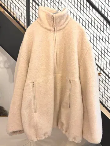 CLANE 실버 하프 집업 탑 베이지 사이즈 1