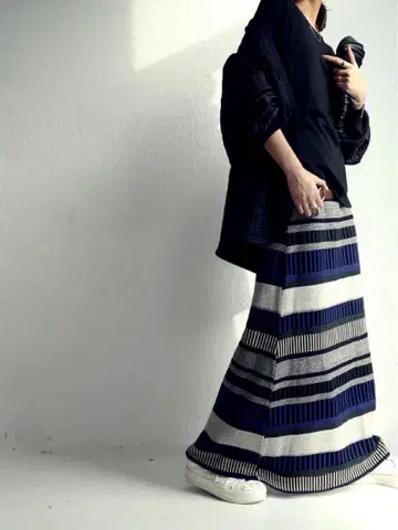 ANTIQUA 배색 보더 니트 스커트
