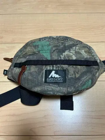 GREGORY 구형 로고 바디백 카모플라쥬