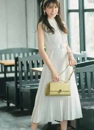 CELFORD 플리츠 칼라 원피스 화이트 36