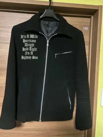 블랙 자수 장식 바이커 스타일 자켓