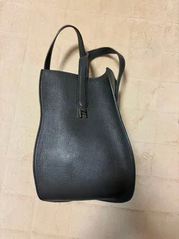 HIROFU 그레이 가죽 핸드백