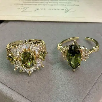 엘레강트한 그린 컬러의 반지 세트