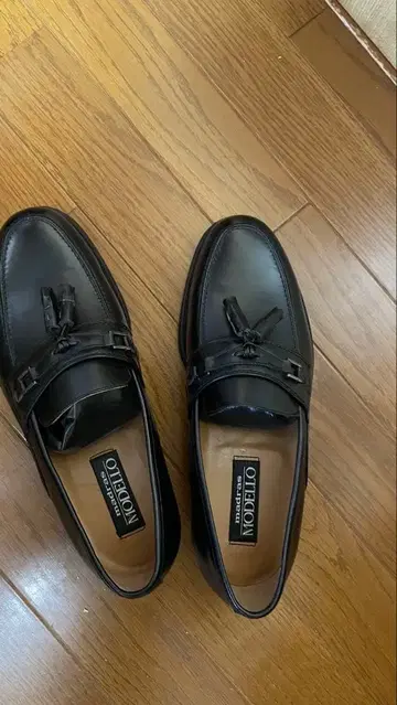 마드라스 모델로 블랙 로퍼