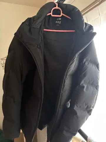 유니클로 심리스 다운 자켓 L 사이즈