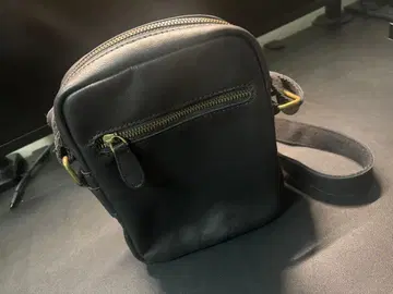 블랙 가죽 숄더백