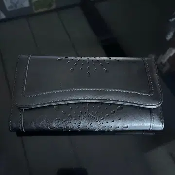 블랙 가죽 장지갑 엠보싱 가공