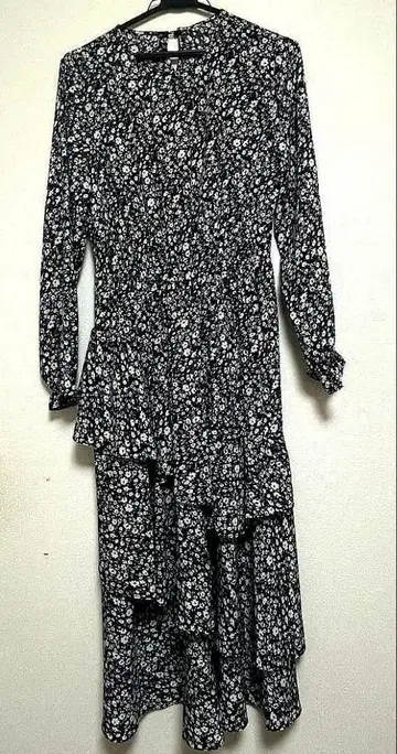 꽃무늬 긴팔 비대칭 원피스