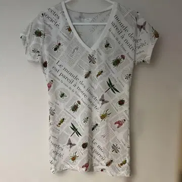 Insect Garden 곤충 패턴 V넥T셔츠