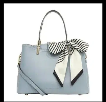 리본 포함 라이트 블루 핸드백