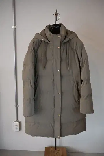 ZARA 그레이 후드 부착 다운 자켓