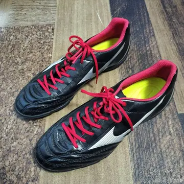 Mizuno Monarcida 블랙/레드 축구화